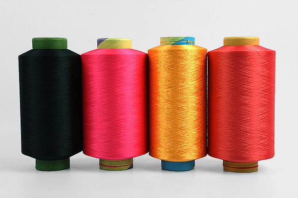 A poliészter filament fonal az egyik legnépszerűbb fonalfajta a textiliparban